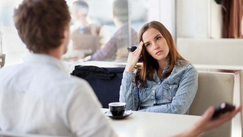 15 dingen die mannen doen die onzeker zijn in een relatie