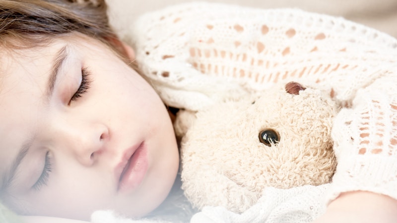 4 manieren om ervoor te zorgen dat je kinderen voldoende slapen