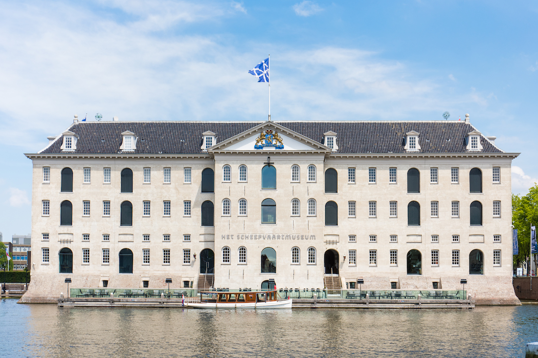 Het Dek: een nieuw terras op het water bij het Scheepvaartmuseum