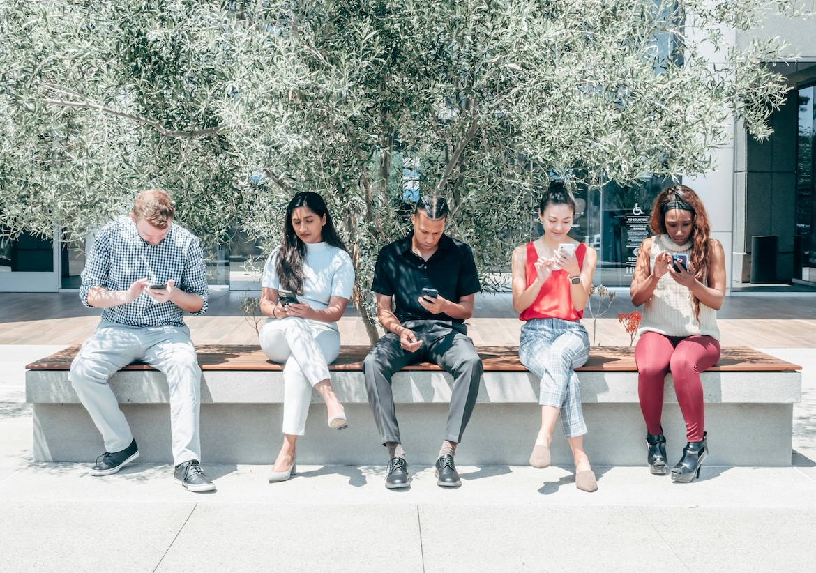 Onderzoek telefoongebruik Nederlanders: twee op de drie wil altijd bereikbaar zijn