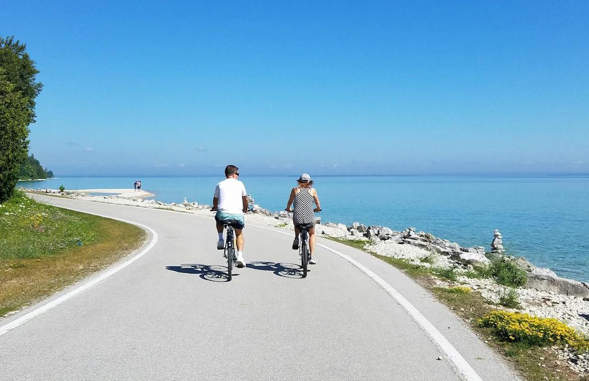 Bewegen in de frisse lucht: buitensporten voor een sterke rug