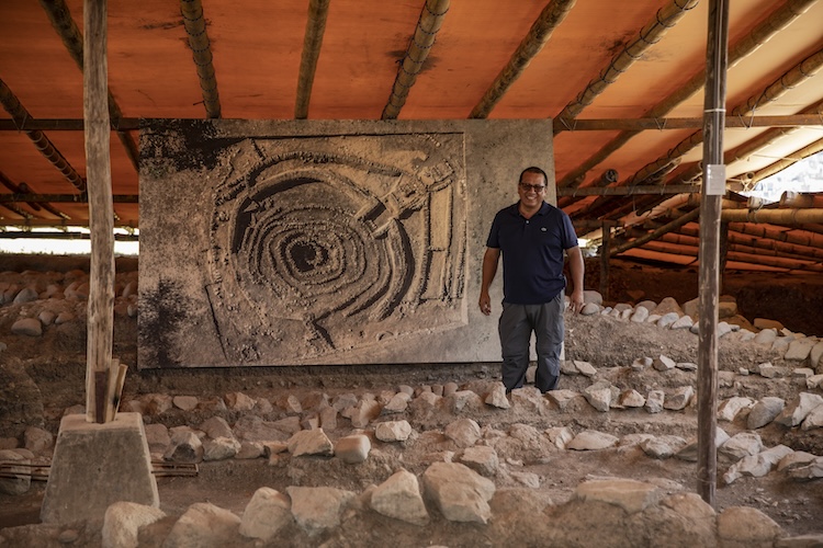 Archaeologist Quirino Olivera in Huaca Montegrande, Cajamarca       © Hidalgo Calatayud/ PROMPERÚ